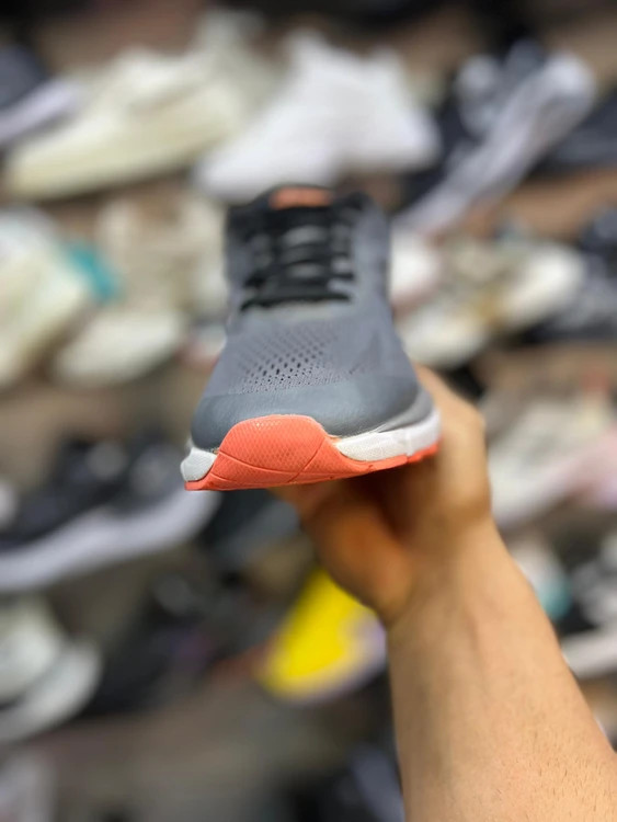 کتونی ورزشی آسیکس Asics طوسی مشکی – مناسب دویدن و تمرین - نمای فرعی