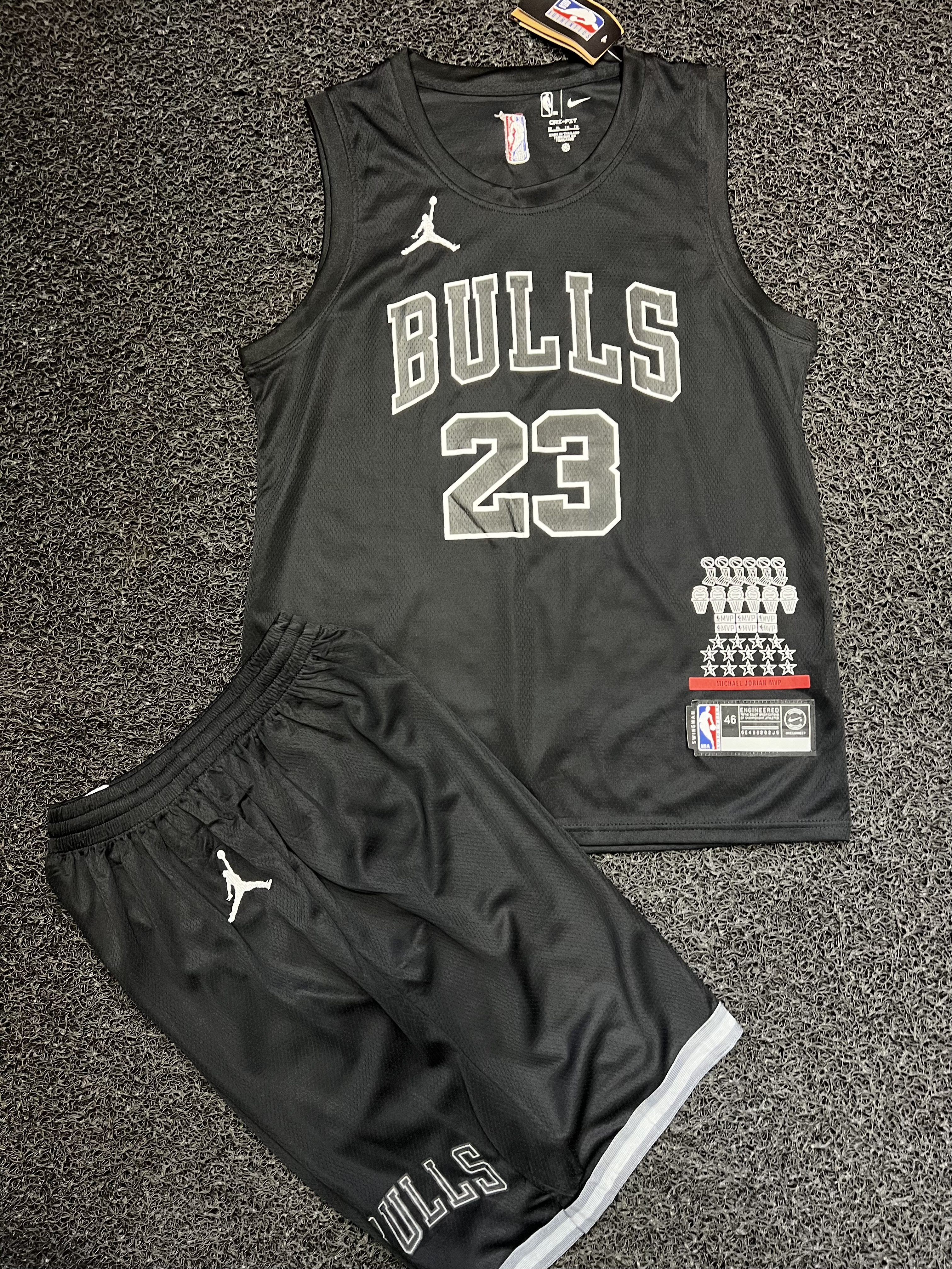 ست بسکتبالی اورجینال/تیم BULLS/بازیکن JORDAN شماره 23/مناسب بدنسازی و خونه و مسافرت/ارسال فوری